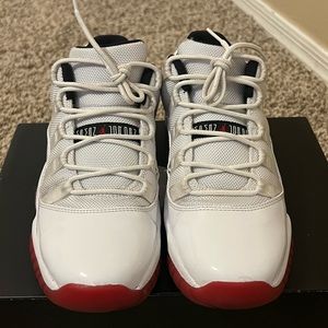 AIR JORDAN 11 RETRO LOW (GS). Size 6